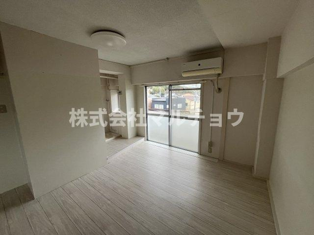 ヴィラナリー田辺の居間・リビング