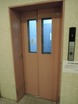 【その他共用部分】 | パティオ金沢南 | お買い物時やベビーカーの出し入れに便利なエレベーター付。