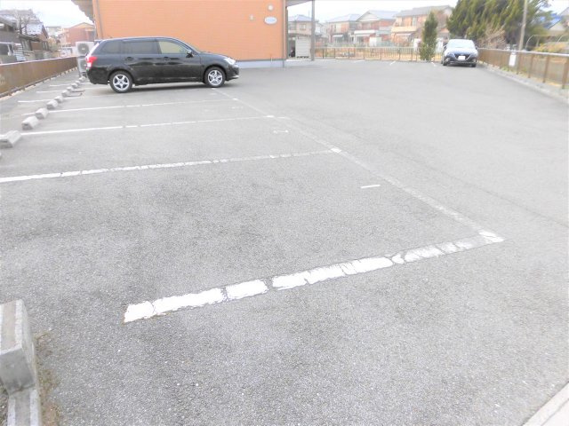 モナリエ表佐の駐車場