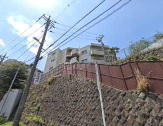 【外観】 | 南西角部屋につき日当たり・通風良好、廊下側も人通りが少なくプライバシーを保てます。