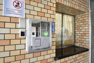 【その他共用部分】 | ライオンズプラザ山下公園 | オートロック付きのマンションです。
防犯面も安心です。