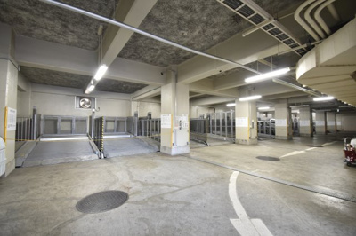 【駐車場】 | ライオンズプラザ山下公園 | 機械式駐車場があります。
お車をお持ちの方も安心です。