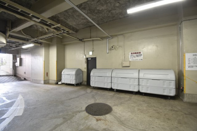 【その他共用部分】 | ライオンズプラザ山下公園 | ゴミ置き場です。
敷地内にあるのでゴミ出しが楽ちんです。