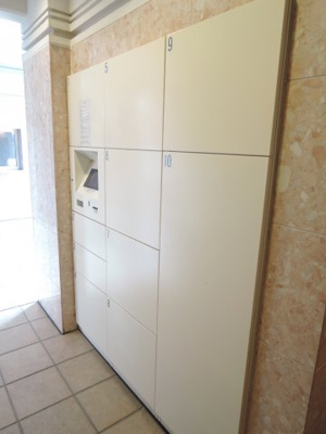 【その他共用部分】 | ライオンズヒルズ希望が丘 | 不在時にもお荷物が受け取れる宅配ボックス