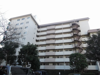 【外観】 | 妙蓮寺ハウスB棟 | 東急東横線「妙蓮寺」駅徒歩4分と好立地。
通勤時間の短縮でご家族と過ごす時間を増やす事が出来ます。