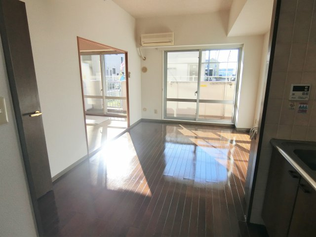 コスモ東金の居間・リビング