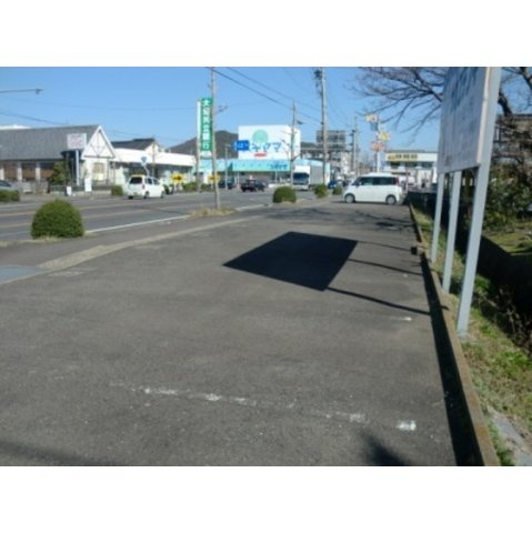 岐阜市長良福光の駐車場の外観
