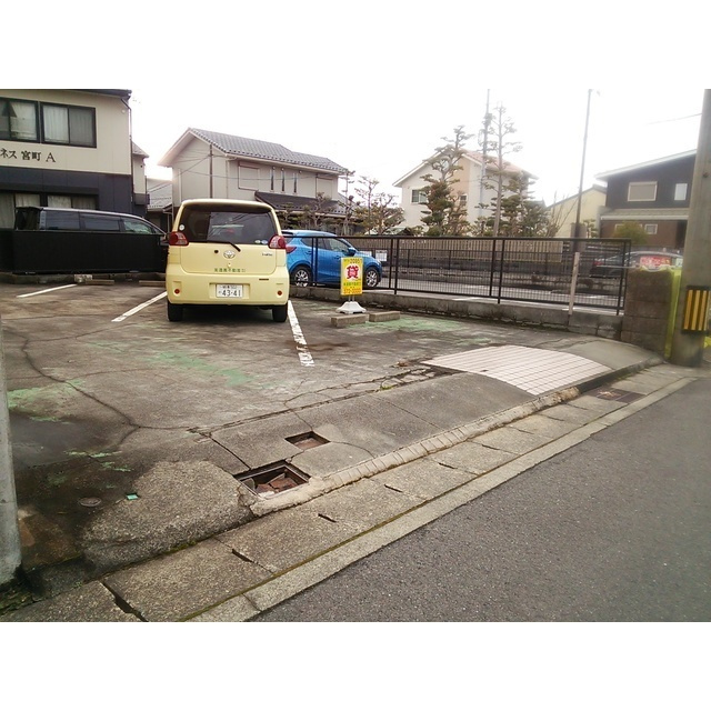 羽島市竹鼻町の駐車場の外観
