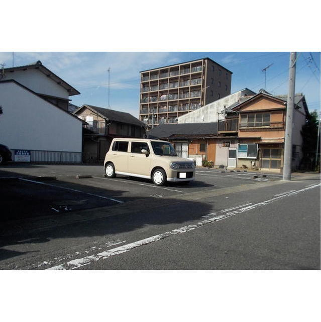 本石町ガレージの駐車場