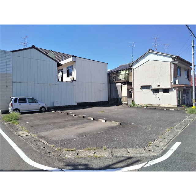 岐阜市近島１丁目の駐車場の外観