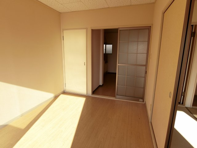 桜ハイツの洋室