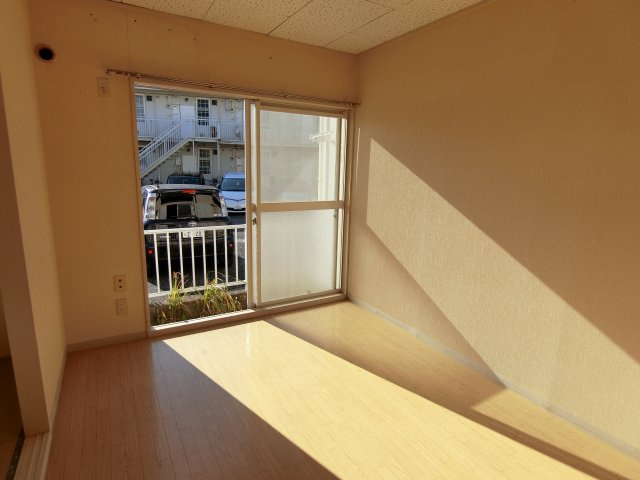 桜ハイツの洋室