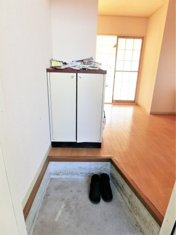 桜ハイツの玄関