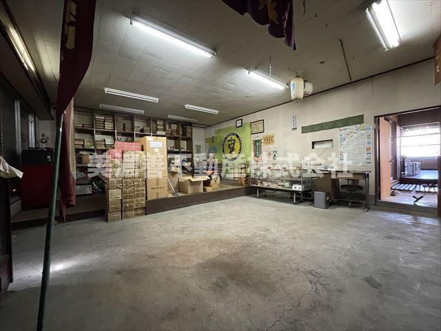 ５４２５８　岐阜市鏡島西倉庫の内装