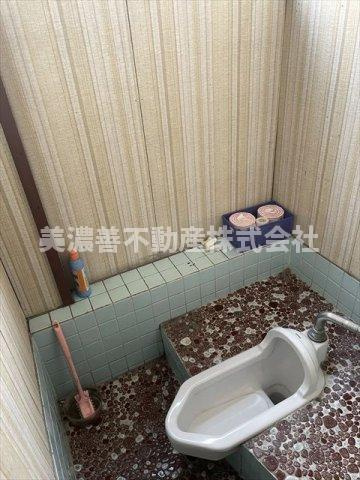 ５４２５８　岐阜市鏡島西倉庫のトイレ