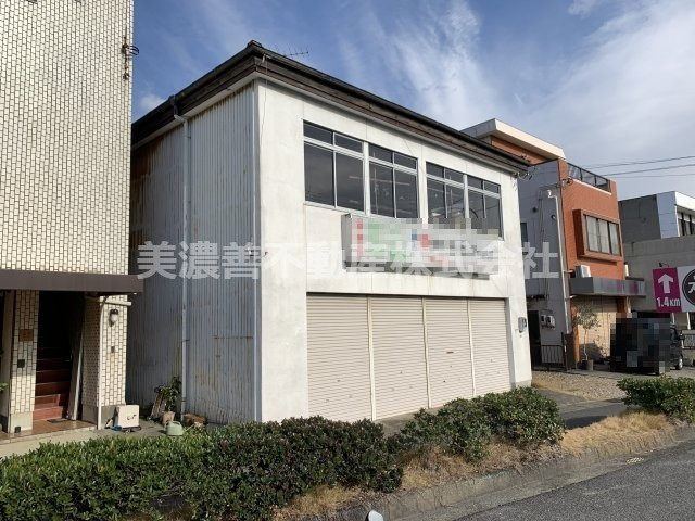 ５４２５８　岐阜市鏡島西倉庫の外観