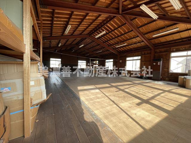 ５４２５８　岐阜市鏡島西倉庫の内装