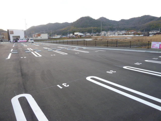 倉敷市林のアパートの駐車場
