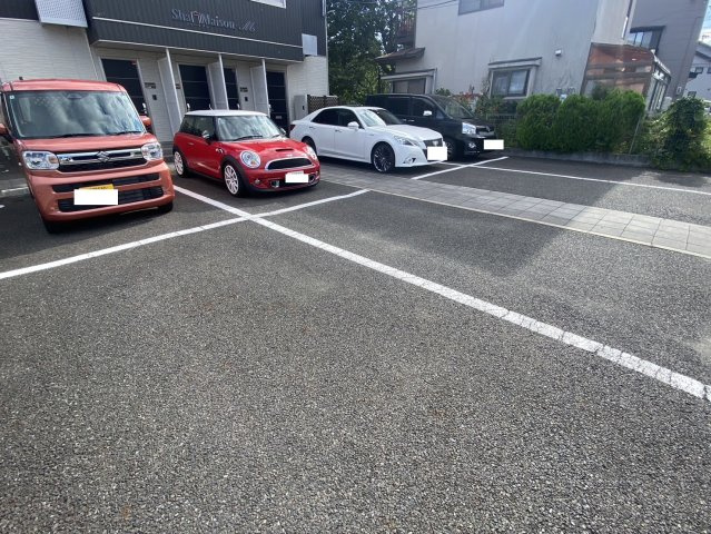 シャーメゾンMの駐車場