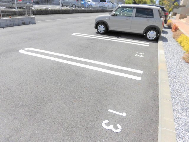 フォーラムワーゴⅤの駐車場