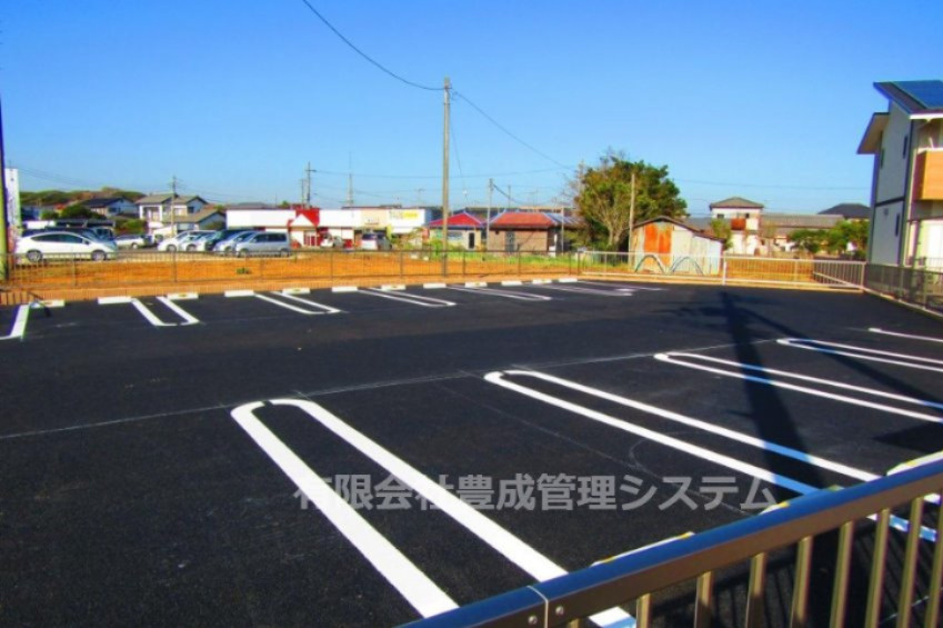 グラシア Cの駐車場|駐車場があるので、車を買う予定の方も安心です