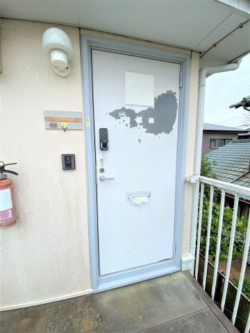 コーポまるもDの玄関