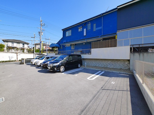 サニーヒルズの駐車場