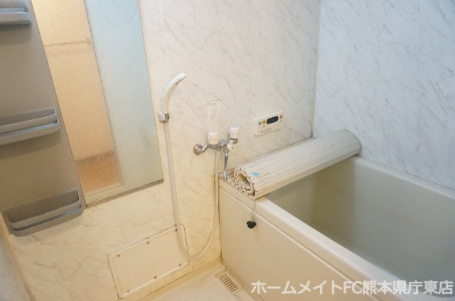 熊本市東区月出４丁目のアパートの浴室