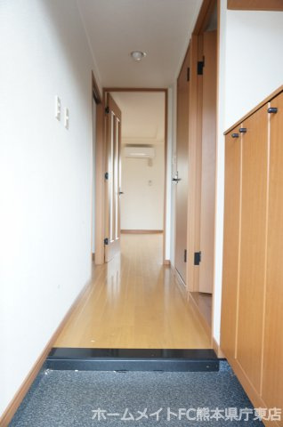 熊本市東区月出４丁目のアパートの玄関