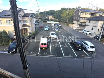 【駐車場】 | イーストガーデンバラ館 | 駐車場があるので、車を買う予定の方も安心です