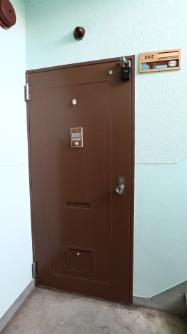 西本マンションのエントランス