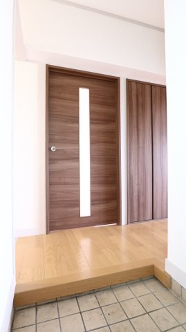 西本マンションの玄関