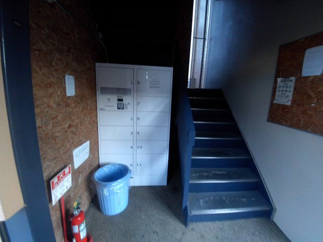 宇治市小倉町春日森の賃貸マンションのエントランス