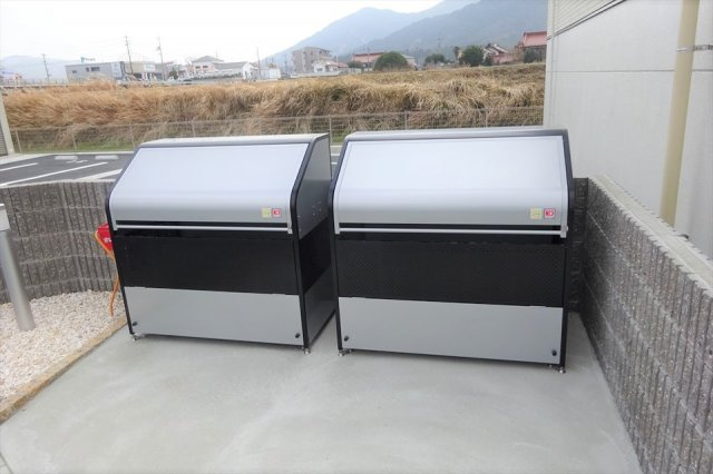 Ｒｉｖｅｒｓｉｄｅ　Ａのその他共用部分|ゴミ箱