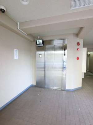 【その他共用部分】 | 横浜パークタウンH棟 | お買い物時やベビーカーの出し入れに便利なエレベーター付。