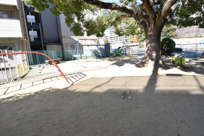 【周辺】 | 【広々としたルーフテラス（43.05平米）付き♪】インペリアル千里丘 | 物件横に公園があります。