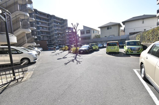 【駐車場】 | 楽に止めれる平面駐車場です。