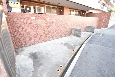 【その他共用部分】 | 【広々としたルーフテラス（43.05平米）付き♪】インペリアル千里丘 | ゴミステーションです