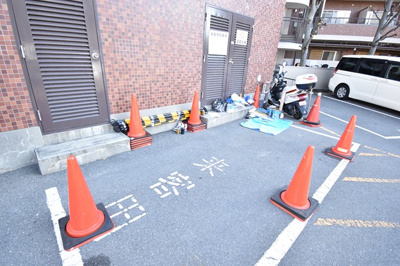 【その他共用部分】 | 【広々としたルーフテラス（43.05平米）付き♪】インペリアル千里丘 | 来客用駐車場のご用意があります。