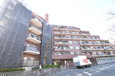 【外観】 | 【広々としたルーフテラス（43.05平米）付き♪】インペリアル千里丘 | こちらの物件は、いつでも内覧が可能です。お客さまのご都合良い日程を、お気軽にお問合せくださいませ。