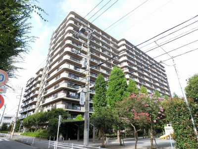 【外観】 | フェアロージュ・ガーデンズ川崎 | 階下の心配のない1階住居、南向きにつき日当たり良好です
開放感のある専用庭付。家族と会話が弾む対面キッチン採用♪