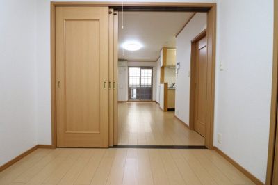 【洋室】 | ライン・テラ | 広々とした洋室です