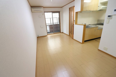 【居間・リビング】 | ライン・テラ | ゆったりとしたリビングです