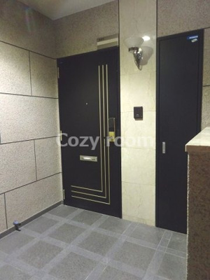 【その他共用部分】 | ベルトピア江坂 | 玄関入口付近です