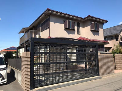 【外観】 | 守谷市薬師台　中古注文住宅　木を贅沢に使ったお家　外壁塗装済 | 大きな家、電動シャッターP２～３台