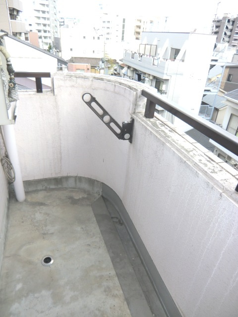 大阪市淀川区野中南１丁目の賃貸マンションのバルコニー