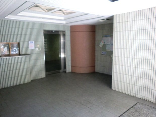 大阪市淀川区野中南１丁目の賃貸マンションのロビー