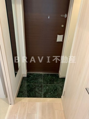 プレジオ都島本通　BRAVI不動産の玄関|【プレジオ都島本通】明るい玄関です