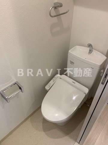 プレジオ都島本通　BRAVI不動産のトイレ|【プレジオ都島本通】清潔感のあるトイレです