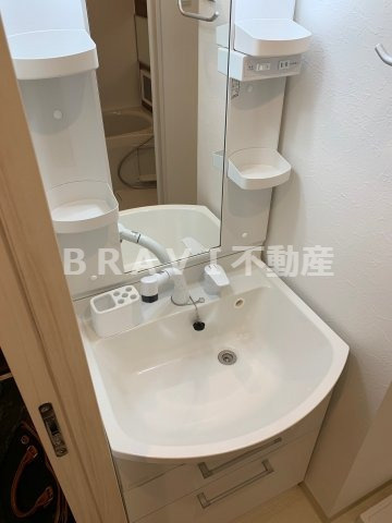 プレジオ都島本通　BRAVI不動産の独立洗面台|【プレジオ都島本通】朝の支度にも助かる、独立の洗髪洗面化粧台